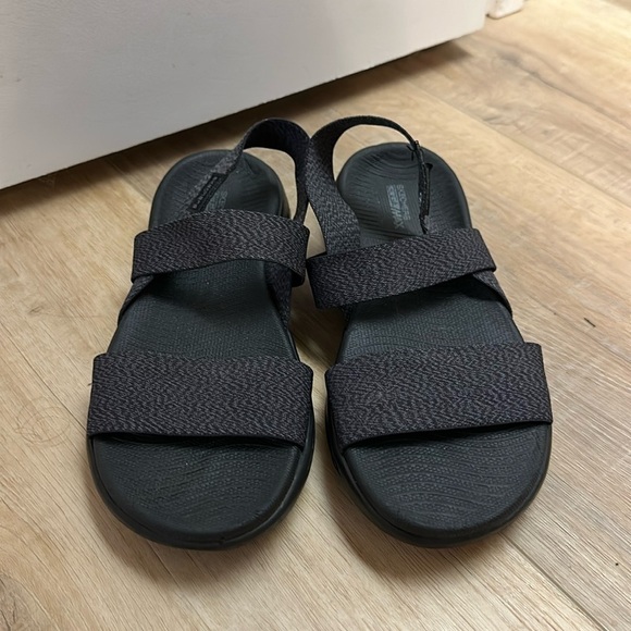 Skechers Shoes - SKECHERS GOGA Max women’s black strappy sandals size 7